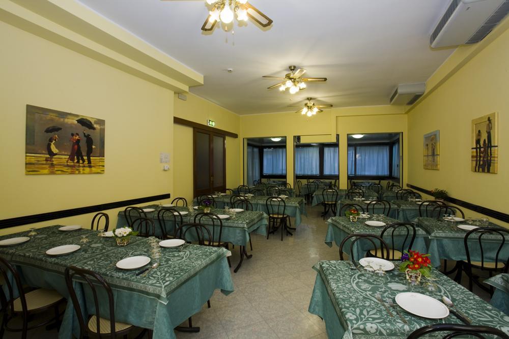 Hotel Andrea'S Римини Экстерьер фото