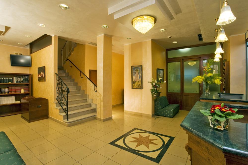 Hotel Andrea'S Римини Экстерьер фото
