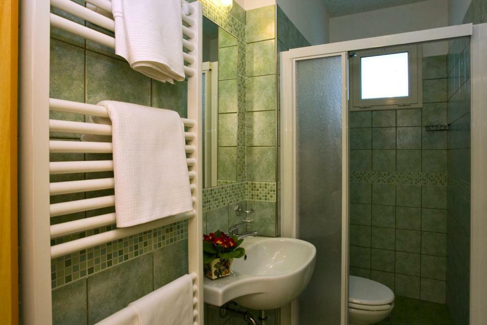 Hotel Andrea'S Римини Экстерьер фото