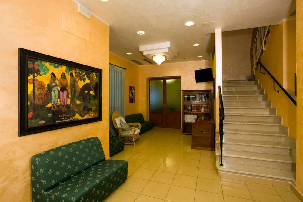 Hotel Andrea'S Римини Экстерьер фото
