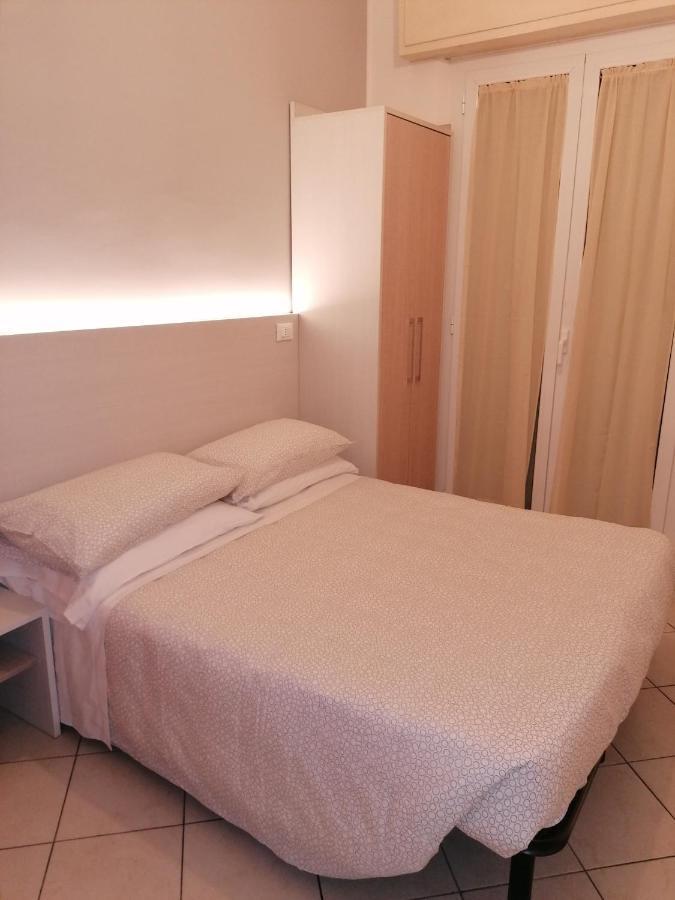 Hotel Andrea'S Римини Экстерьер фото