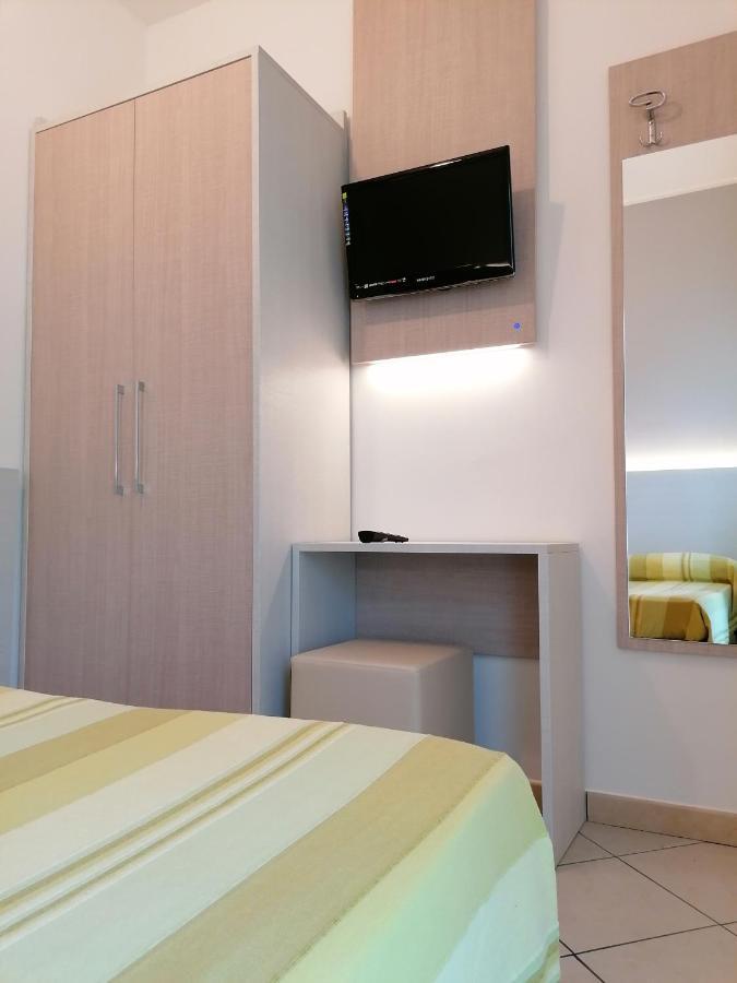 Hotel Andrea'S Римини Экстерьер фото