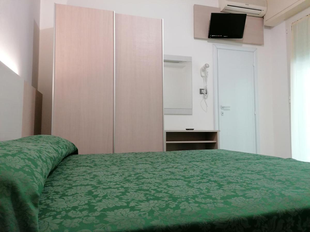 Hotel Andrea'S Римини Экстерьер фото