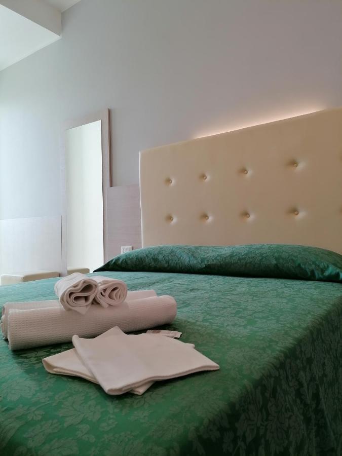 Hotel Andrea'S Римини Экстерьер фото