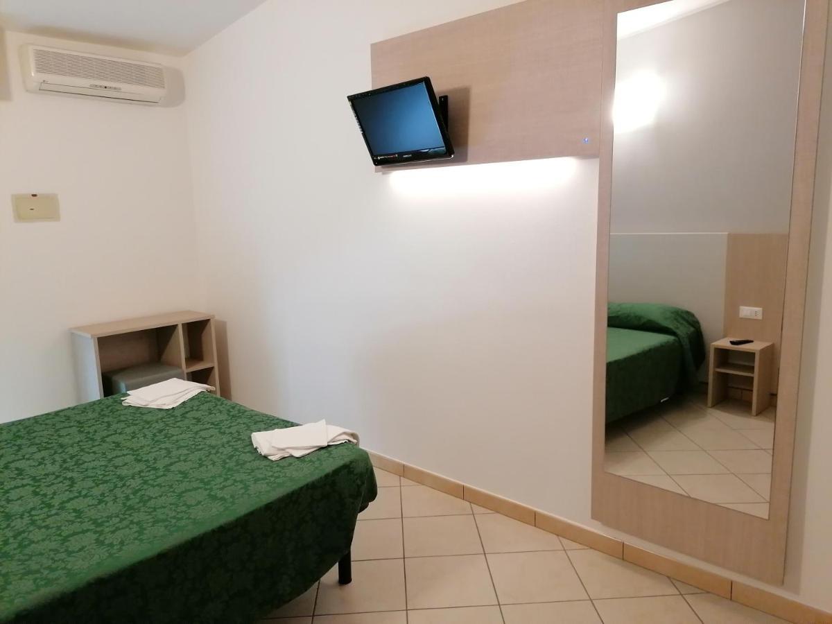 Hotel Andrea'S Римини Экстерьер фото